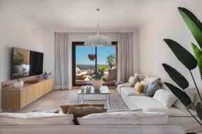 Elegant 3-Bedroom with Incredible Sea Views
